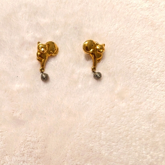 💖3/$15 Vintage Costume Jewelry Cat Earrings - Picture 1 of 11